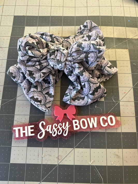 8in Bat Cassie Bow on clip