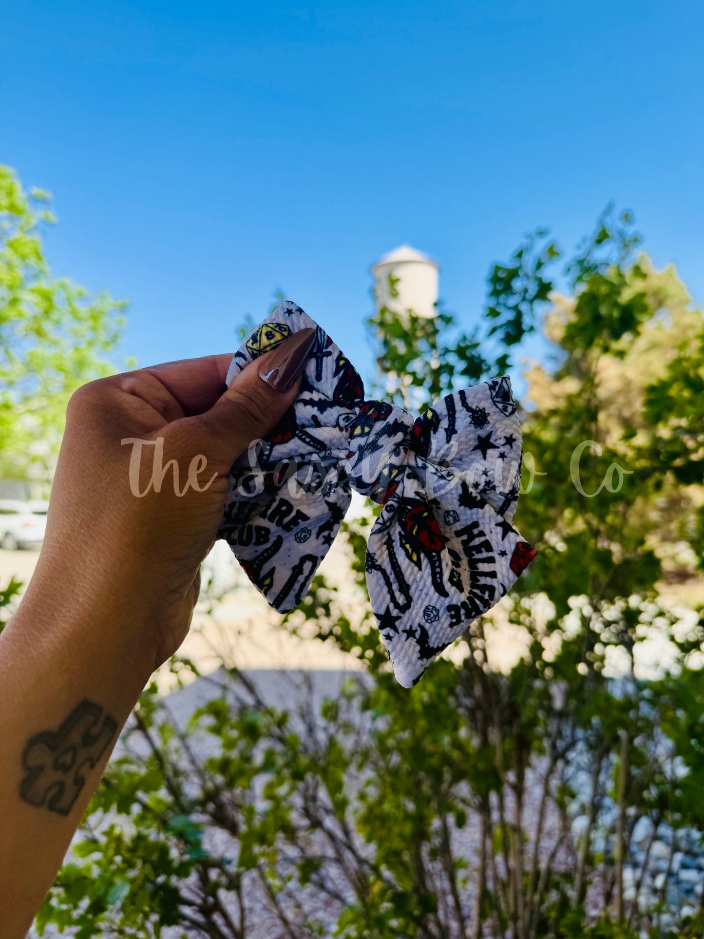 Dungeons & Demogorgons Big Amelia Bow
